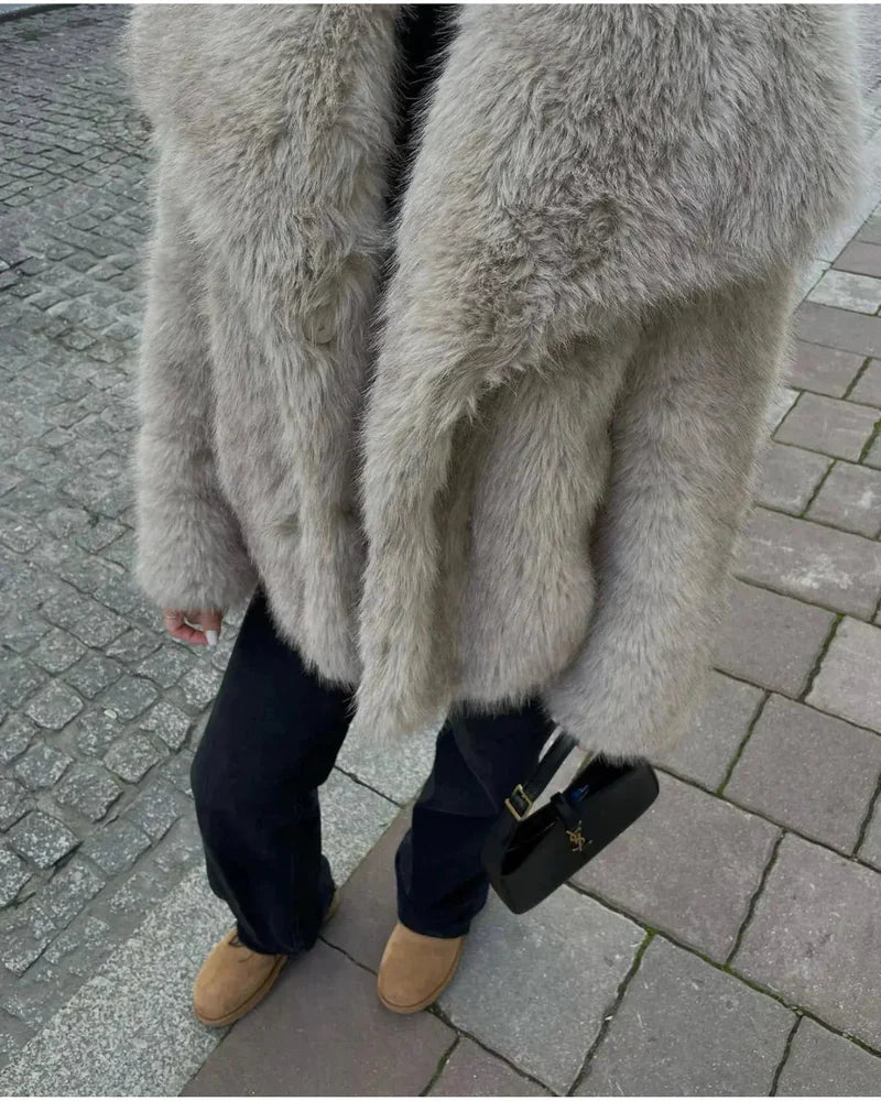 Fur - Accogliente cappotto in pelliccia sintetica